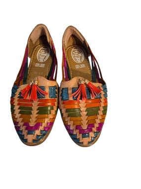 Handwoven Leather Multi-Color Huarache Flats with Tassel Detail, Sz 7